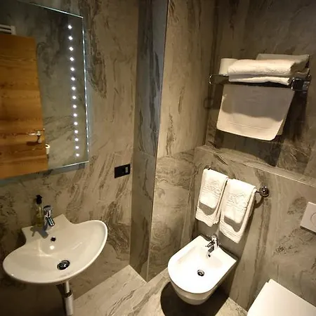 Bivio Plaza מלון ליביניו